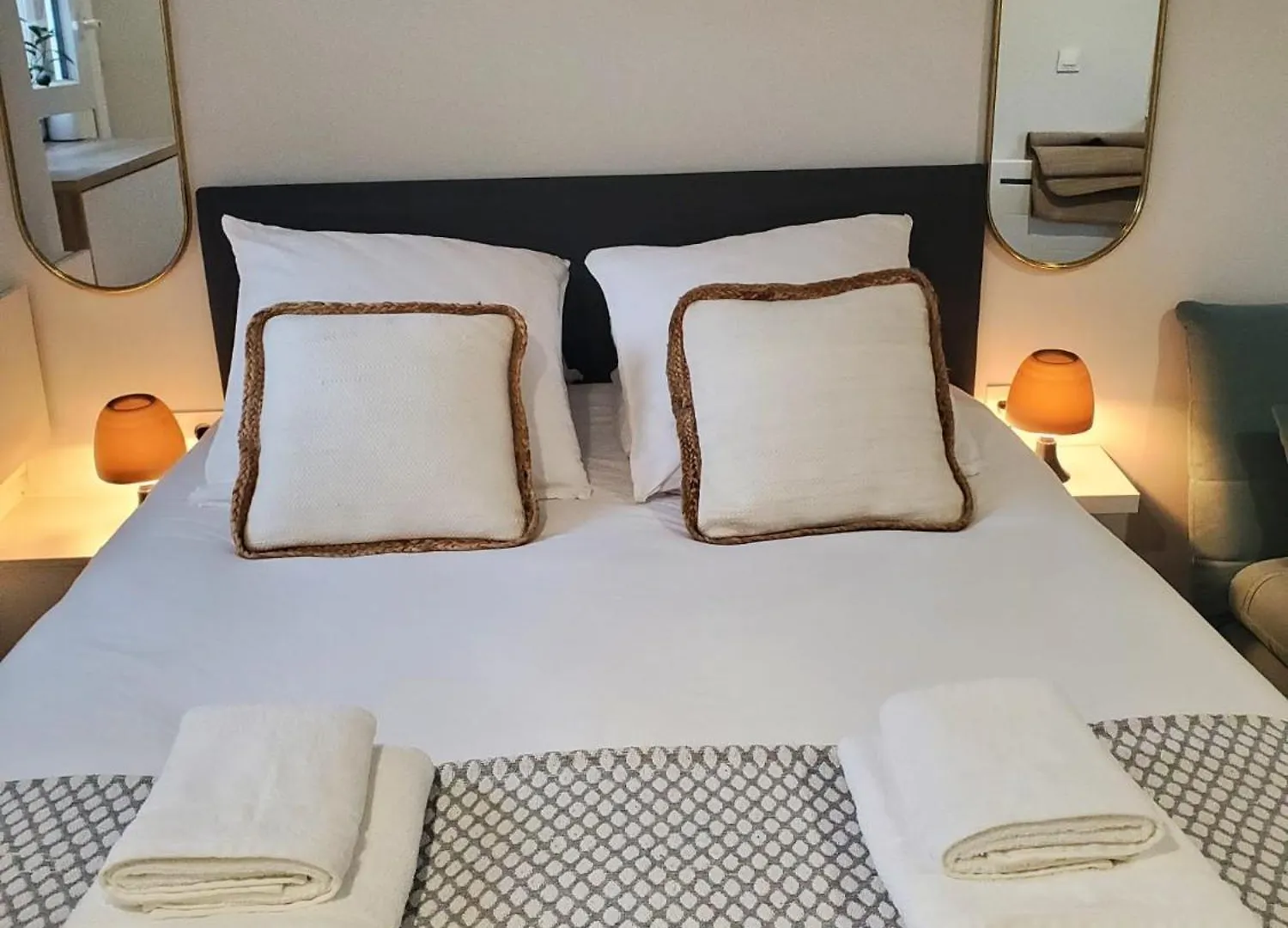 Annecy Poisy Studio A 9 Minutes Du Lac Annecy Avec Piscine Privee フランス